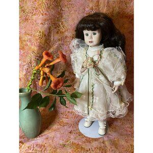 Vtg Victorian Style Porcelain Doll no tags no makers mark 1990s 14" lace dress